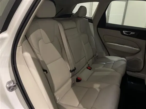 2021 Volvo Xc60 — photo 3 | Tuminion Kenya