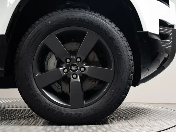 2025 Landrover Defender — photo 8 | Tuminion Kenya