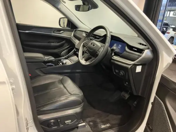 2023 Jeep Grand Cherokee — photo 8 | Tuminion Kenya