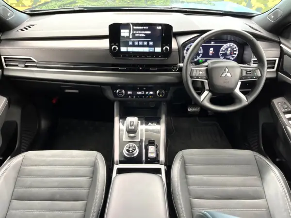 2023 Mitsubishi Outlander — photo 2 | Tuminion Kenya