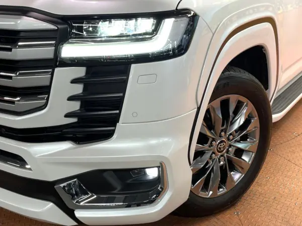 2023 Toyota Landrcuiser 300 — photo 9 | Tuminion Kenya