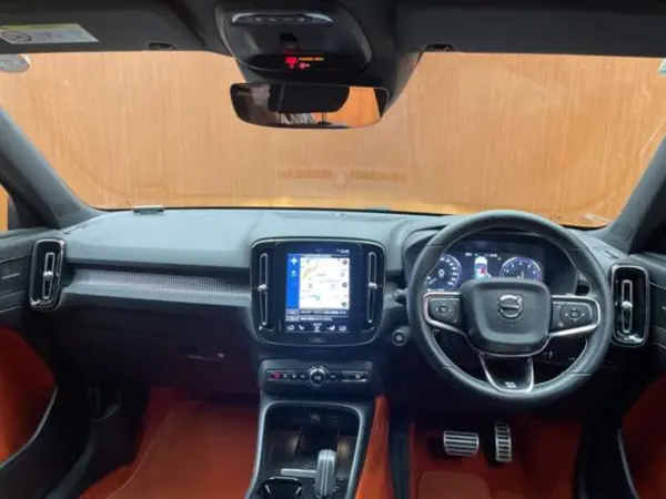 2018 Volvo Xc40 — photo 2 | Tuminion Kenya