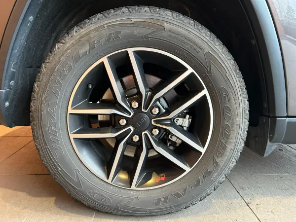 2019 Jeep Grand Cherokee — photo 9 | Tuminion Kenya