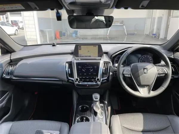 2021 Toyota Crown — photo 2 | Tuminion Kenya