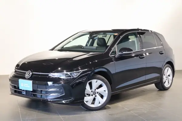 2024 Volkswagen Golf — photo 1