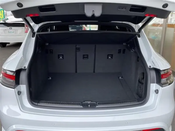 2024 Porsche Macan — photo 2 | Tuminion Kenya