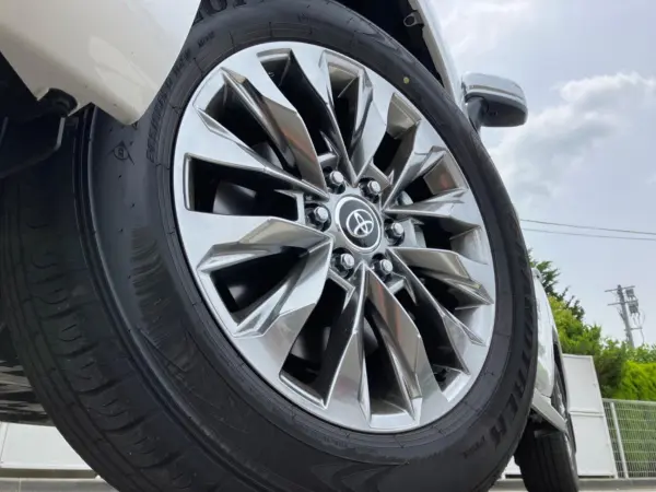 2025 Toyota Landrcuiser 300 — photo 8 | Tuminion Kenya
