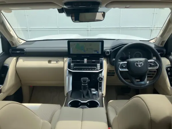 2025 Toyota Landrcuiser 300 — photo 2 | Tuminion Kenya