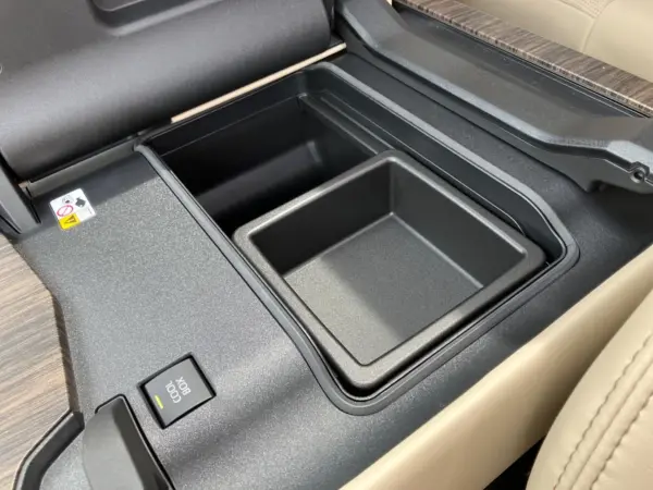 2025 Toyota Landrcuiser 300 — photo 7 | Tuminion Kenya