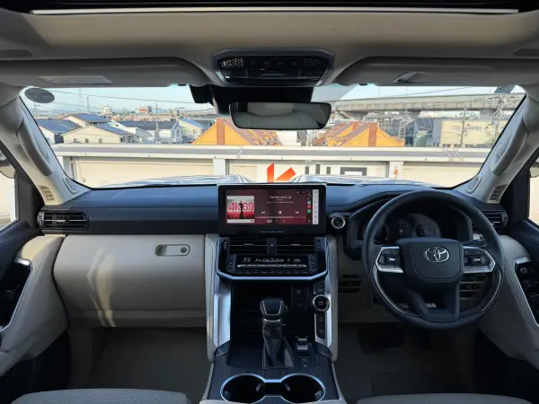 2025 Toyota Landrcuiser 300 — photo 2 | Tuminion Kenya