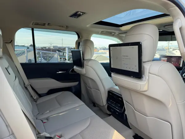 2025 Toyota Landrcuiser 300 — photo 7 | Tuminion Kenya