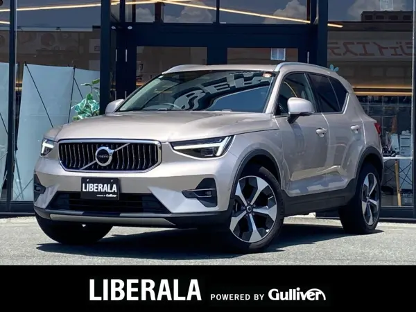 2023 Volvo Xc40 — photo 1