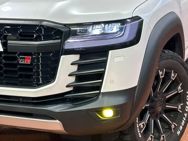 2023 Toyota Landrcuiser 300 — photo 8 | Tuminion Kenya