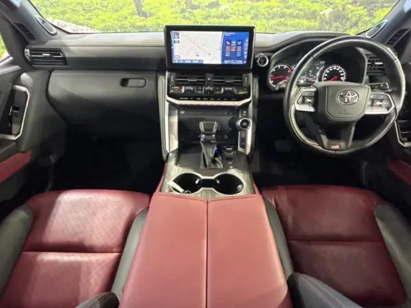 2023 Toyota Landrcuiser 300 — photo 2 | Tuminion Kenya