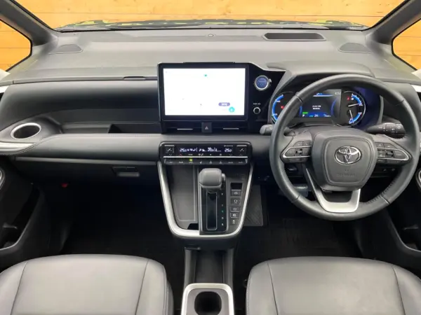 2023 Toyota Noah — photo 2 | Tuminion Kenya