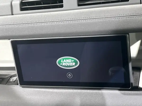 2023 Landrover Defender — photo 3 | Tuminion Kenya
