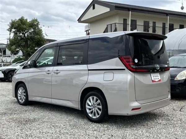 2023 Toyota Noah — photo 2 | Tuminion Kenya