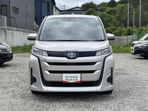 2023 Toyota Noah — photo 9 | Tuminion Kenya