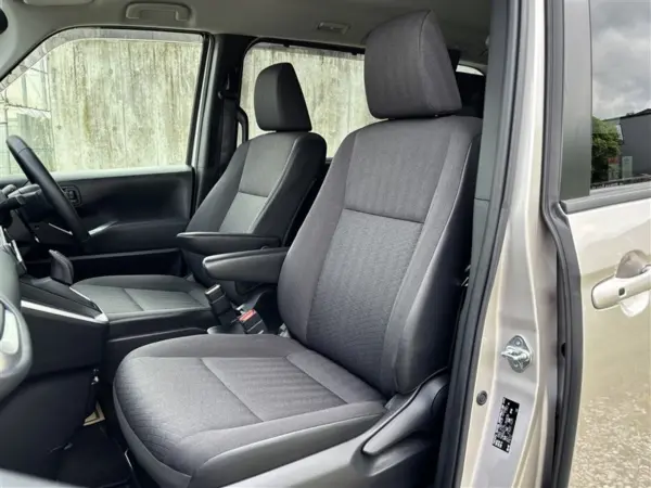 2023 Toyota Noah — photo 8 | Tuminion Kenya