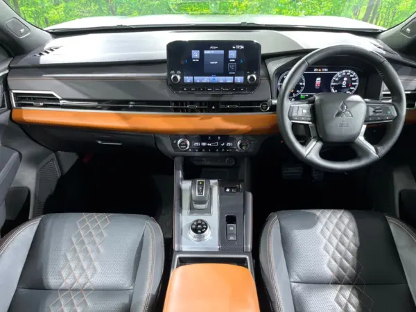 2022 Mitsubishi Outlander — photo 2 | Tuminion Kenya