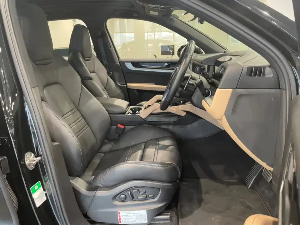 2025 Porsche Cayenne — photo 9 | Tuminion Kenya
