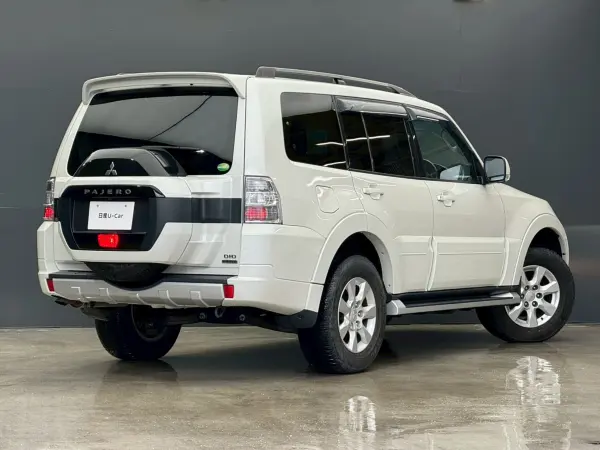 2019 Mitsubishi Pajero — photo 2 | Tuminion Kenya