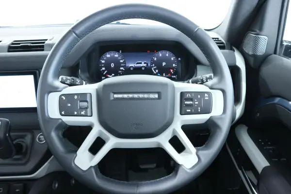 2022 Landrover Defender — photo 7 | Tuminion Kenya
