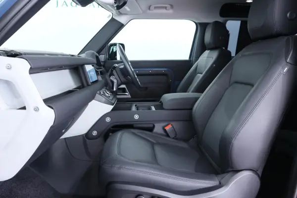 2022 Landrover Defender — photo 8 | Tuminion Kenya