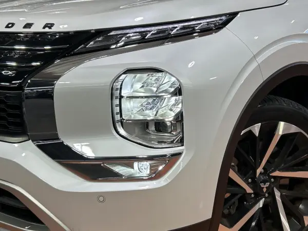 2023 Mitsubishi Outlander — photo 8 | Tuminion Kenya