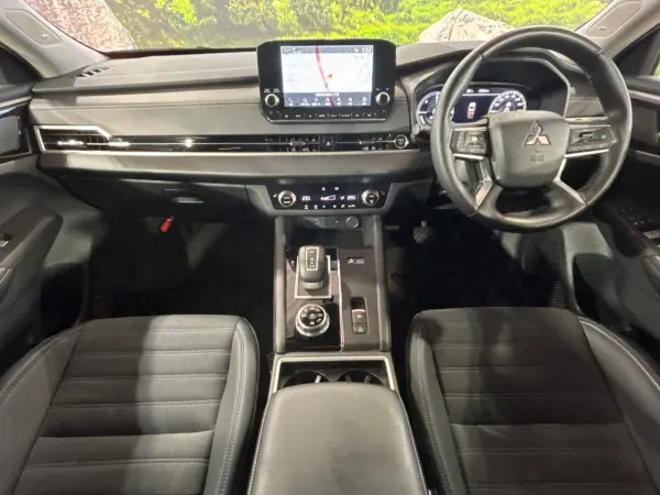 2023 Mitsubishi Outlander — photo 2 | Tuminion Kenya