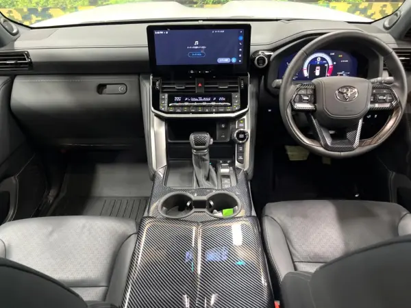 2025 Toyota Landrcuiser 300 — photo 2 | Tuminion Kenya
