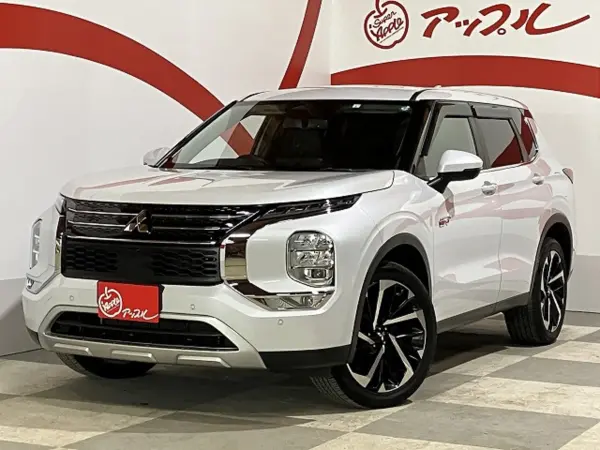 Mitsubishi Outlander PHEV 2.4 G 4WD — 2023, 13,000km, for sale in Kenya