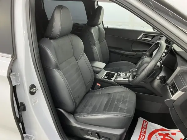 2023 Mitsubishi Outlander — photo 8 | Tuminion Kenya