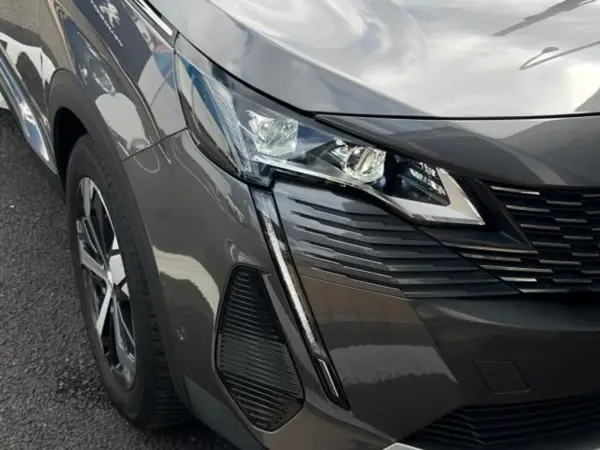 2022 Peugeot 5008 — photo 8 | Tuminion Kenya