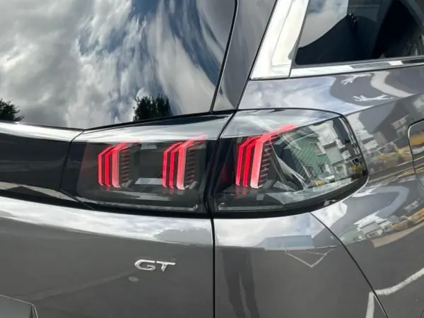 2022 Peugeot 5008 — photo 9 | Tuminion Kenya