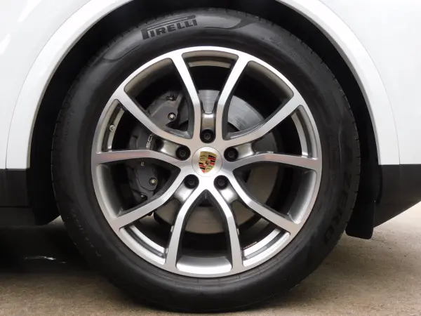 2024 Porsche Cayenne — photo 8 | Tuminion Kenya