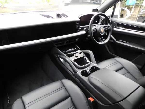2024 Porsche Cayenne — photo 3 | Tuminion Kenya