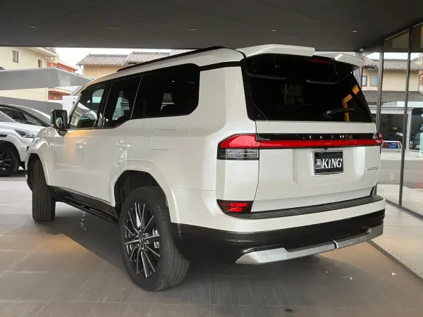 2025 Lexus Gx — photo 1
