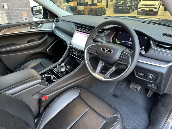 2024 Jeep Grand Cherokee — photo 7 | Tuminion Kenya