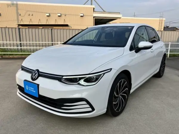 2024 Volkswagen Golf — photo 1