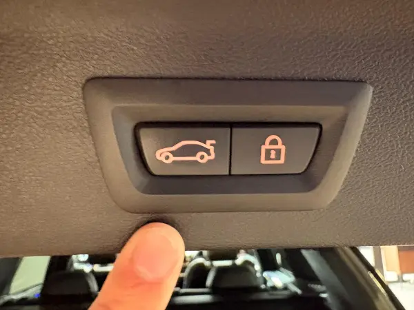 2022 Bmw X3 — photo 8 | Tuminion Kenya