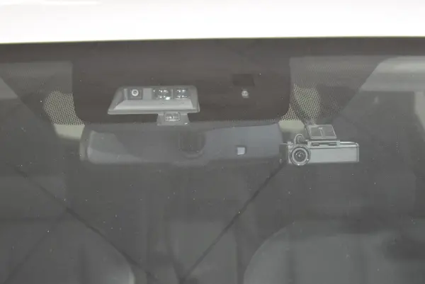 2020 Mitsubishi Eclipse Cross — photo 8 | Tuminion Kenya