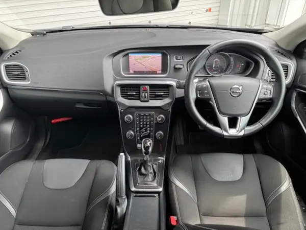 2018 Volvo V40 — photo 3 | Tuminion Kenya