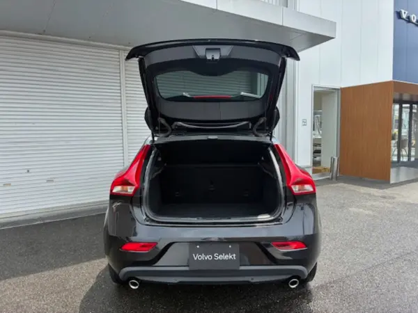 2018 Volvo V40 — photo 8 | Tuminion Kenya