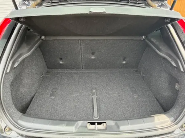 2018 Volvo V40 — photo 9 | Tuminion Kenya