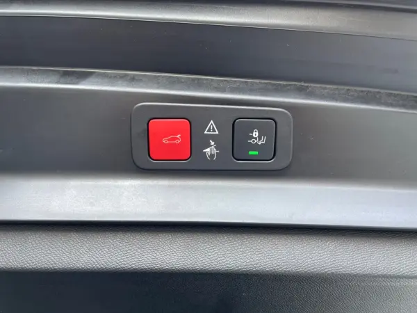 2023 Peugeot 5008 — photo 9 | Tuminion Kenya