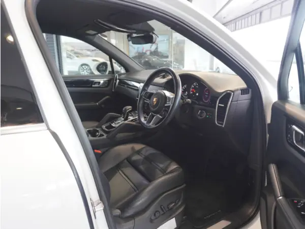 2022 Porsche Cayenne — photo 7 | Tuminion Kenya