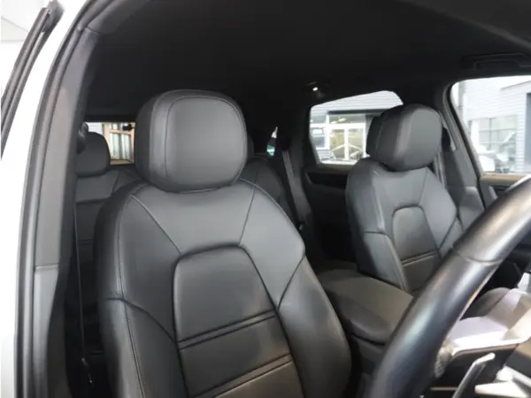 2022 Porsche Cayenne — photo 8 | Tuminion Kenya