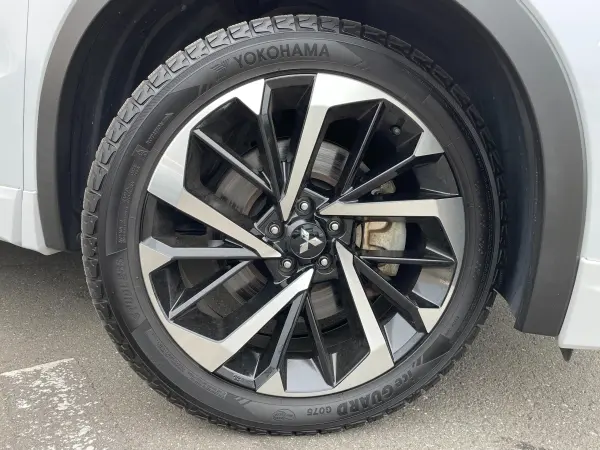 2023 Mitsubishi Outlander — photo 8 | Tuminion Kenya