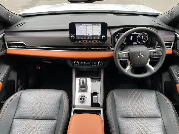 2023 Mitsubishi Outlander — photo 2 | Tuminion Kenya